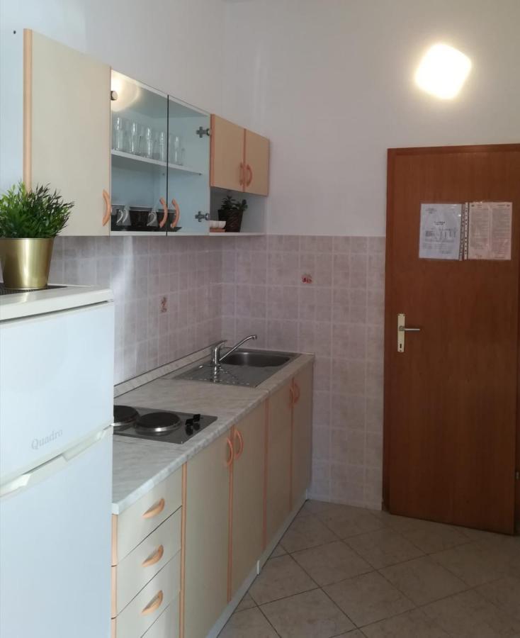 Apartments Carevic Ante Baska Voda Ngoại thất bức ảnh