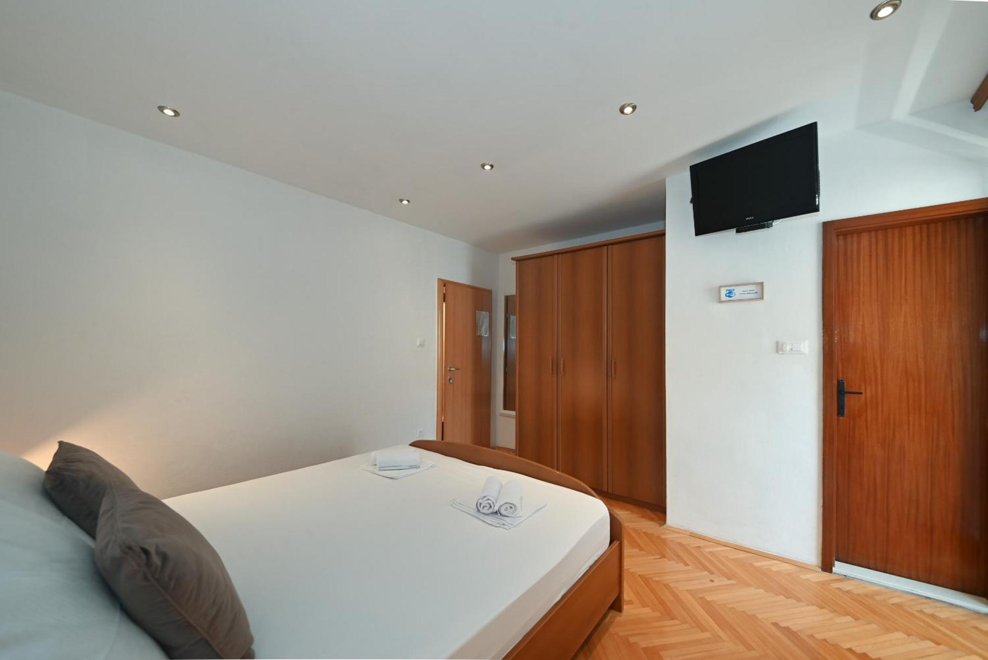 Apartments Carevic Ante Baska Voda Ngoại thất bức ảnh
