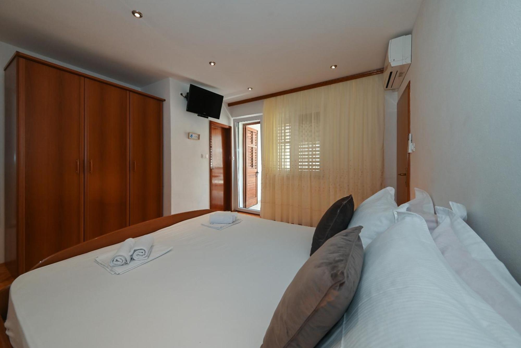 Apartments Carevic Ante Baska Voda Ngoại thất bức ảnh